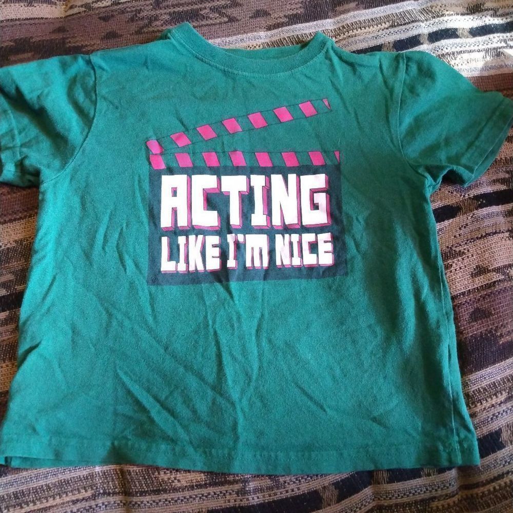 Boys Shirt In A Size 4/5 Unisex